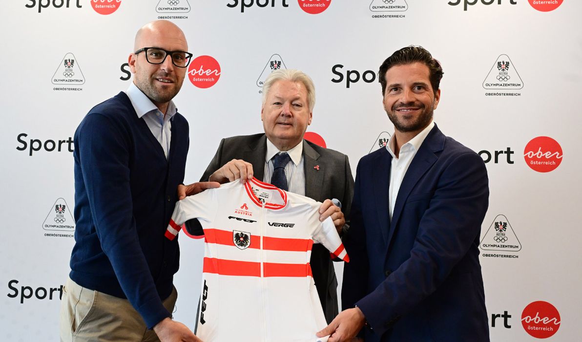 Florian König mit Harald J. Mayer und Mario Rossmann (Foto: Reinhard Eisenbauer/Cycling Austria)
