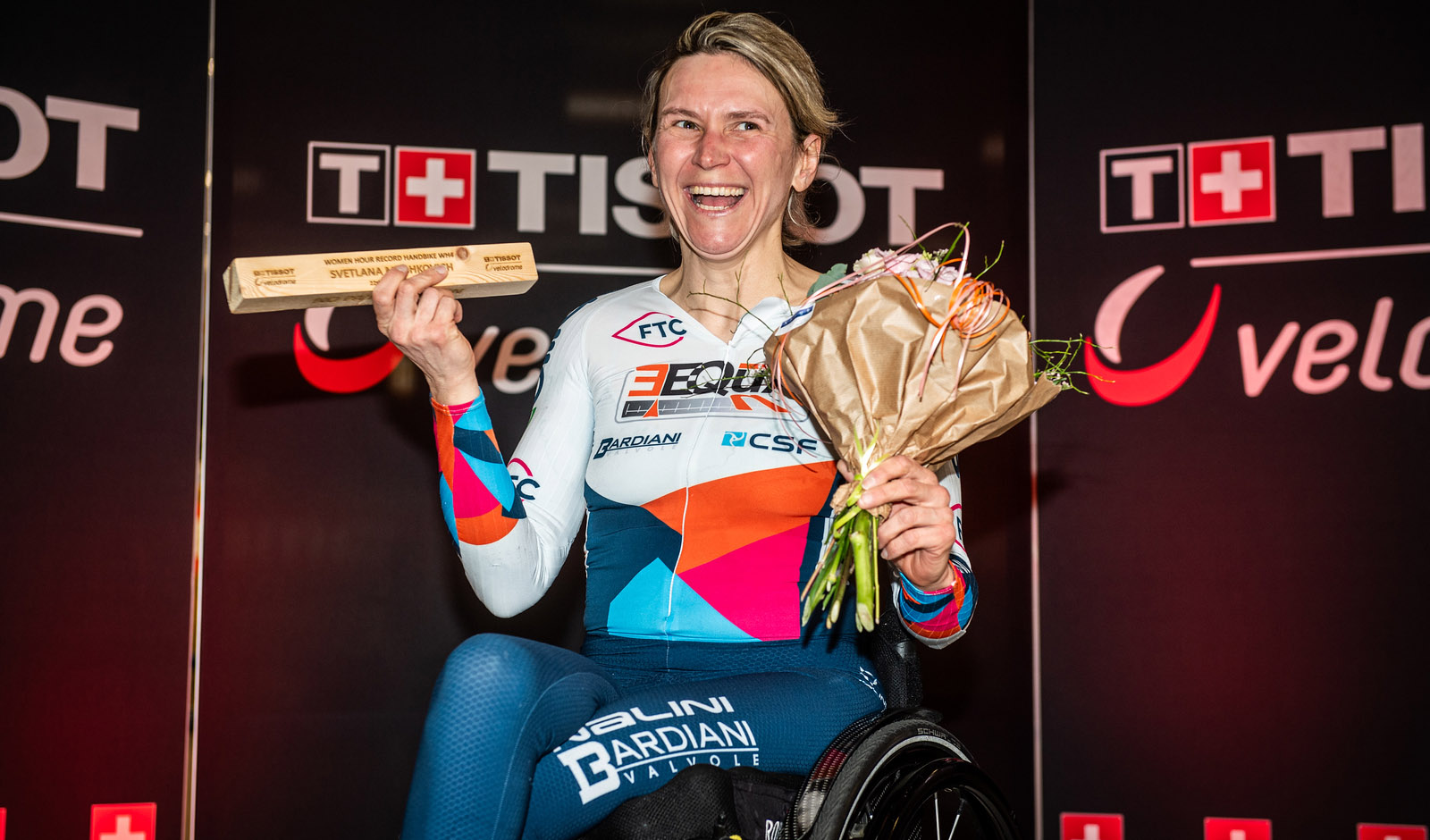[article_img_Svetlana Moshkovich nach ihrem neuen Stundenrekord (Foto: Drew Kaplan/Cycling Austria)]