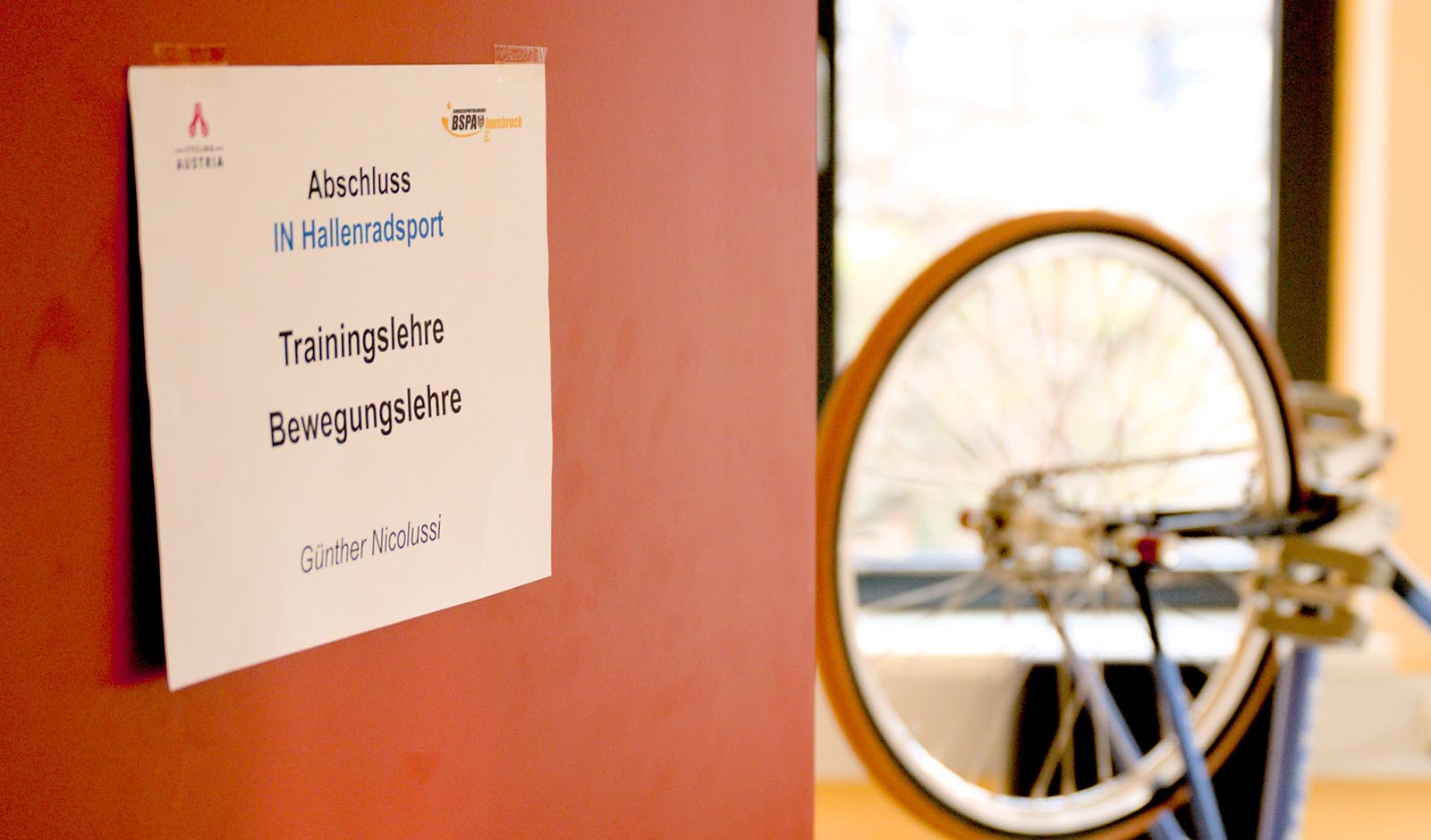 [article_img_Erfolgreiche Teilnehmer:innen des Hallenradsport Instruktor-Kurses von Cycling Austria]