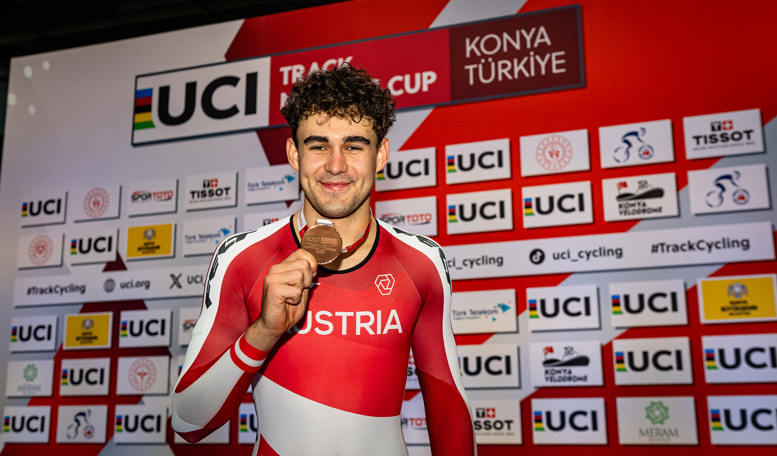 Tim Wafler mit der Bronzemedaille beim Track Nations Cup in Konya (Foto: Arne Mill)