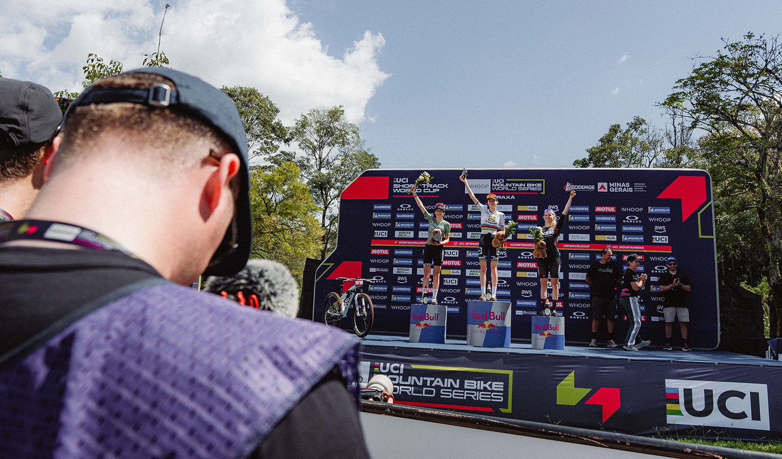 Auch beim zweiten Weltcupstopp in Araxa in Brasilien strahlt Mountainbikerin Katharina Sadnik vom Podium (Foto: Monica Gasbichler)