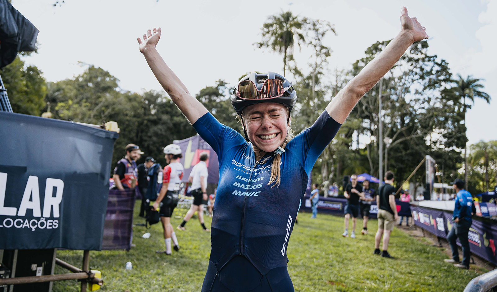 Tamara Wiedmann jubelt &uuml;ber ihren &uuml;berraschenden f&uuml;nften Platz beim Weltcup in Brasilien (Foto: Monica Gasbichler)