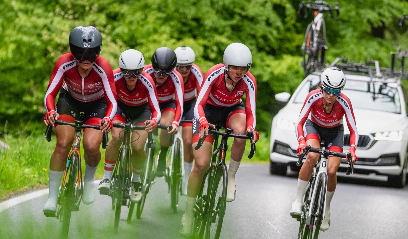 &Ouml;sterreichs Team bei der Tour de Feminin im Teamzeitfahren zum Auftakt (Fotos: Josef Vaishar/Cycling Austria)