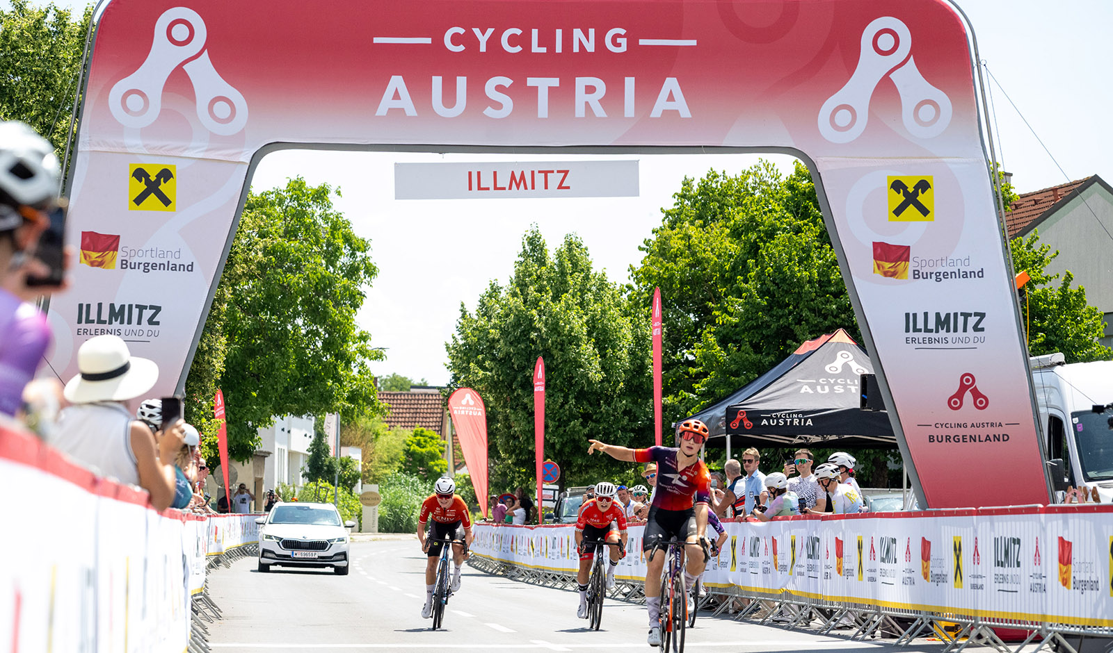 Kathrin Schweinberger setzt sich im Sprint durch und gewinnt in Illmitz ihren dritten Meistertitel in der Elite (Foto: Reinhard Eisenbauer)