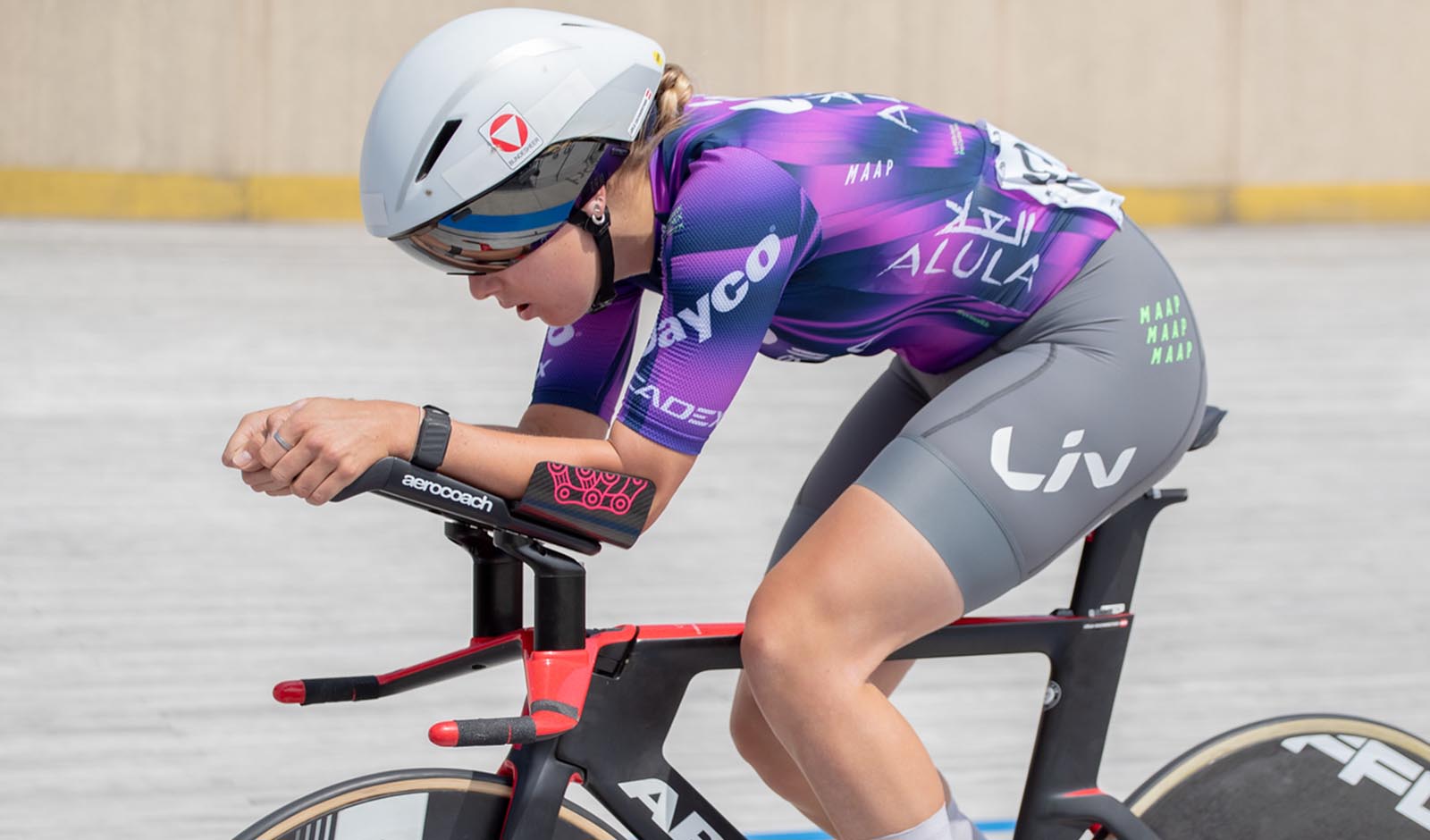 Leila Gschwentner holt sich die 4.000-Meter-Einerverfolgung der Frauen am zweiten Tag der Meisterschaften in Linz (Foto: Peter Maurer)