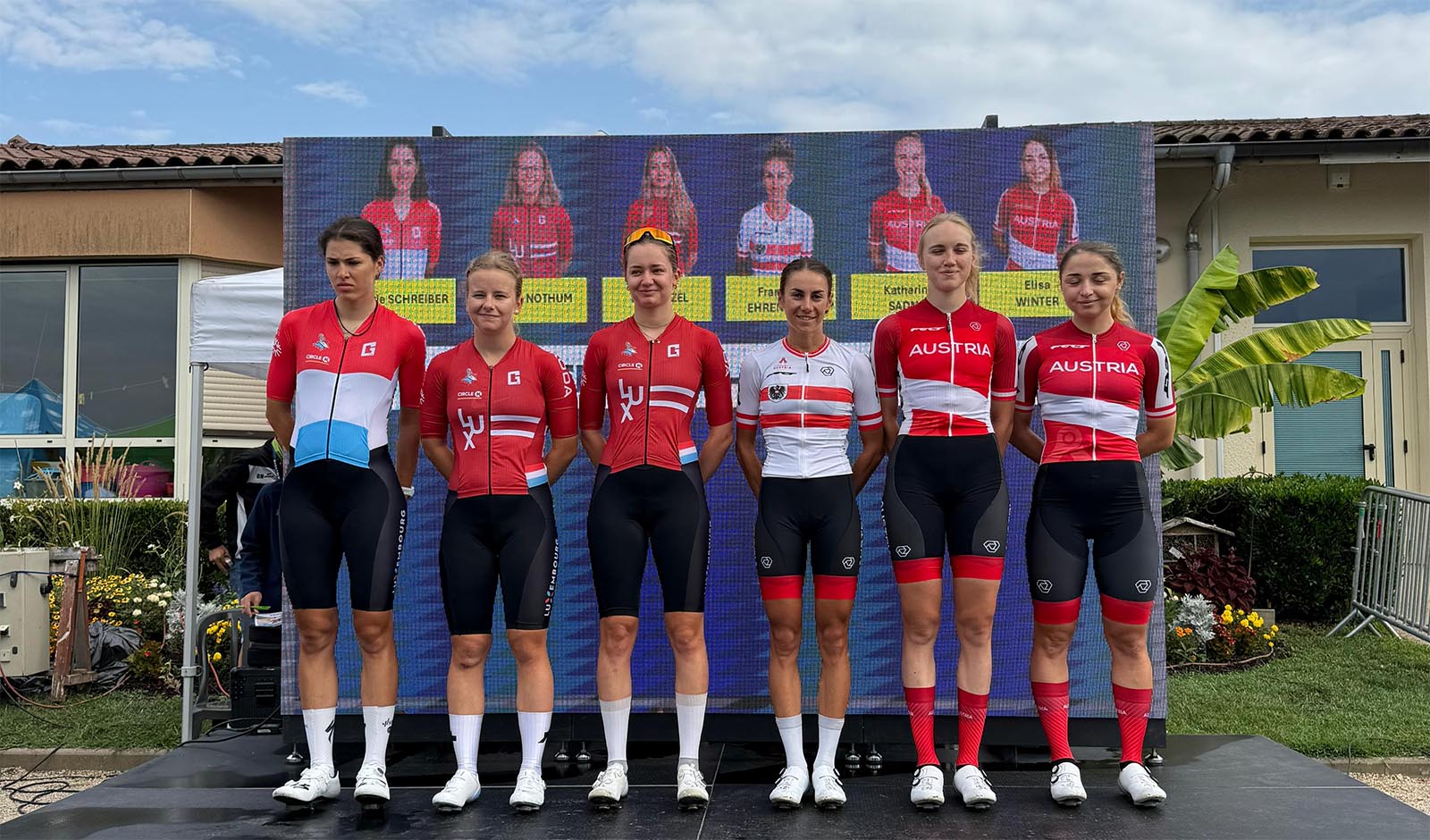 Das gemischte Team aus Luxemburg und &Ouml;sterreich bei der Tour de l'Avenir Femmes 2025 (Foto: Bachl)
