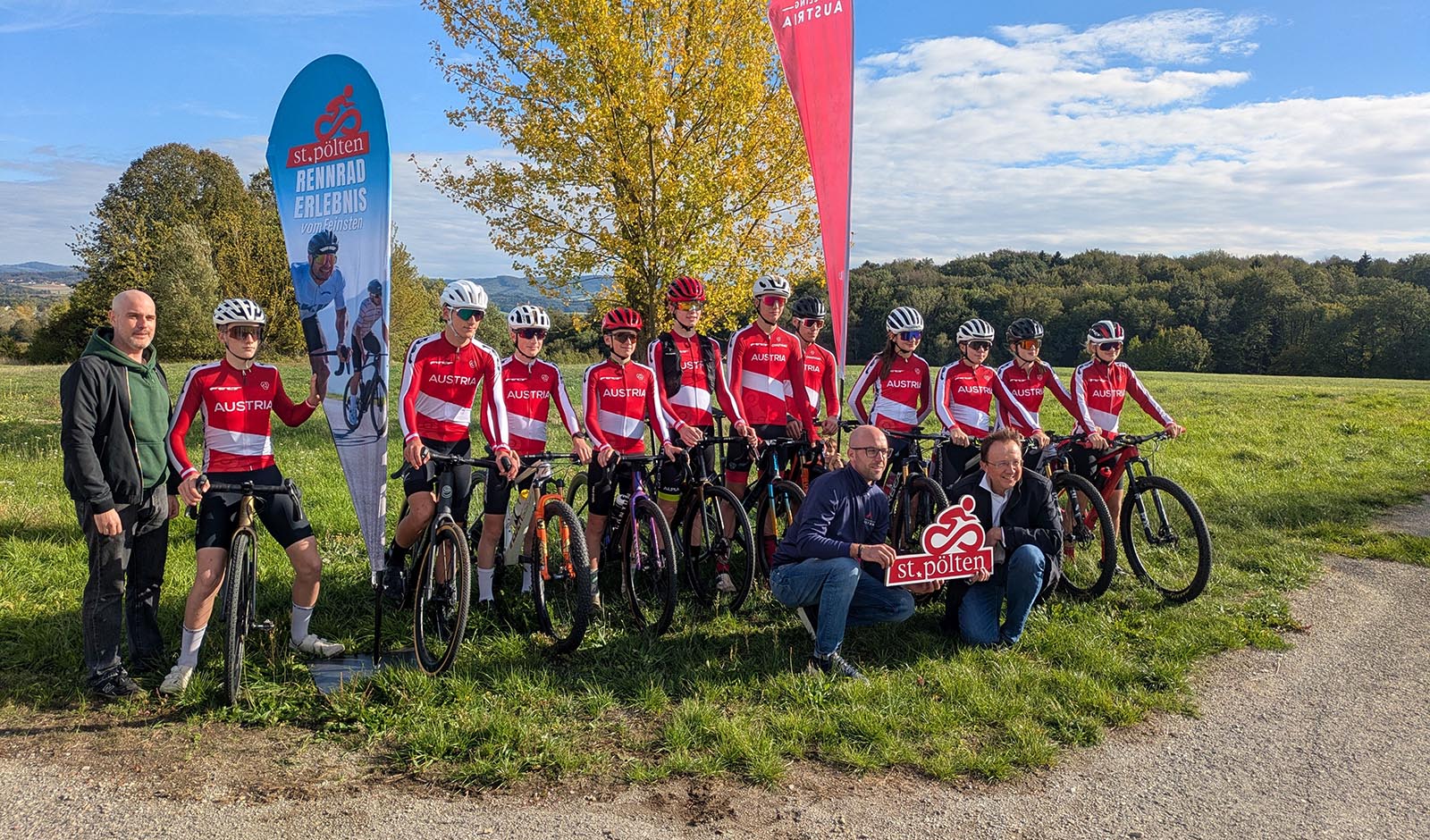 Die Teilnehmer:Innen des Cyclocross-Trainingslagers in St. Pölten (Foto: Zöger/Cycling Austria)
