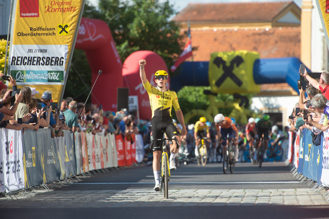 Der Brite Henry Hobbs gewinnt die 2. Etappe der O&Ouml;-Rundfahrt in Reichersberg (Foto: Peter Maurer)