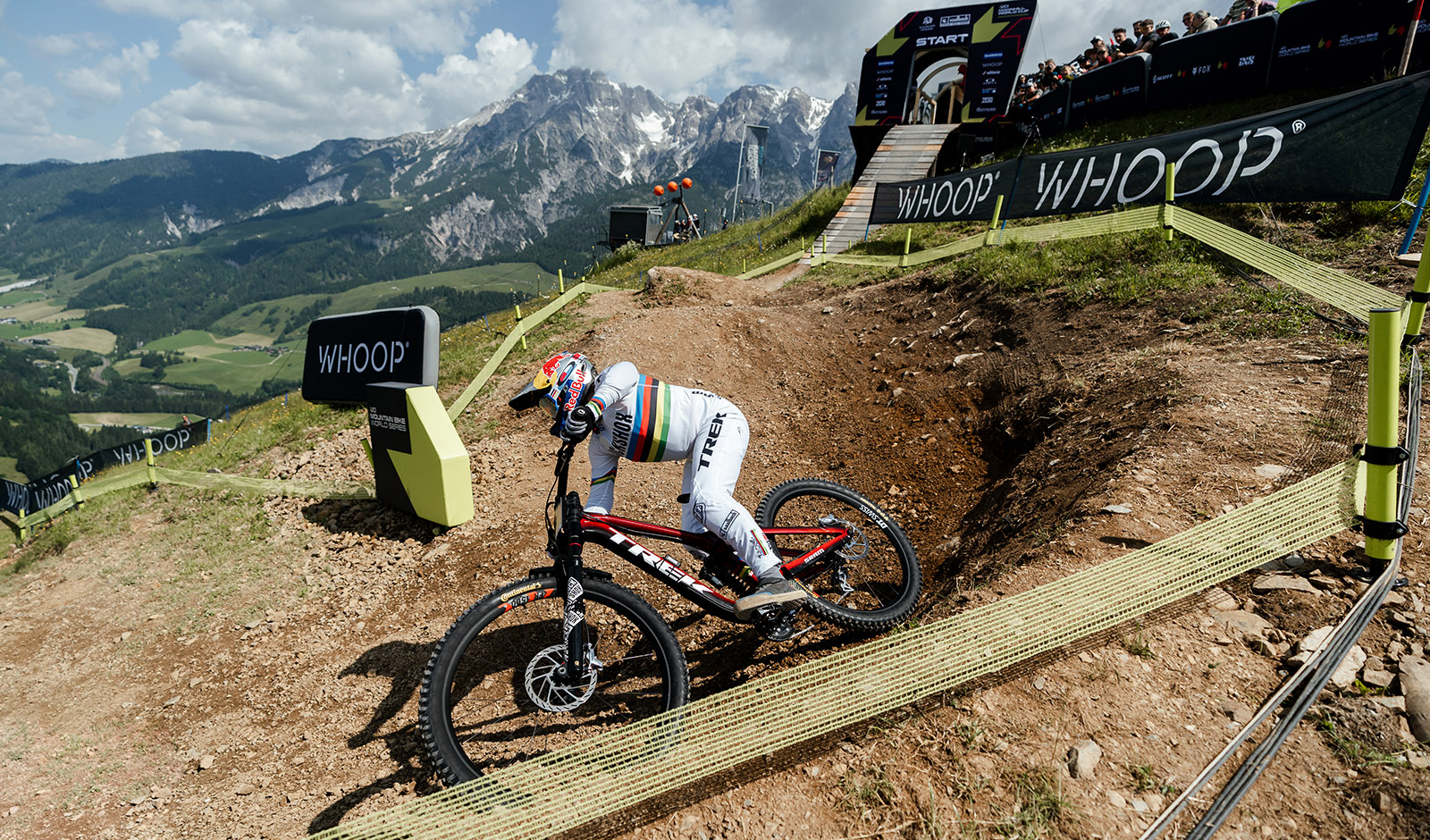 Vali H&ouml;ll in der Startkurve beim Downhill World Cup in Leogang