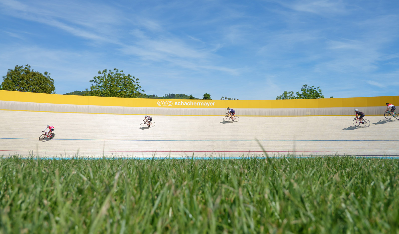 [article_img_5 Teilnehmer:innen beim Instruktor:innenkurs im Velodrom in Linz]