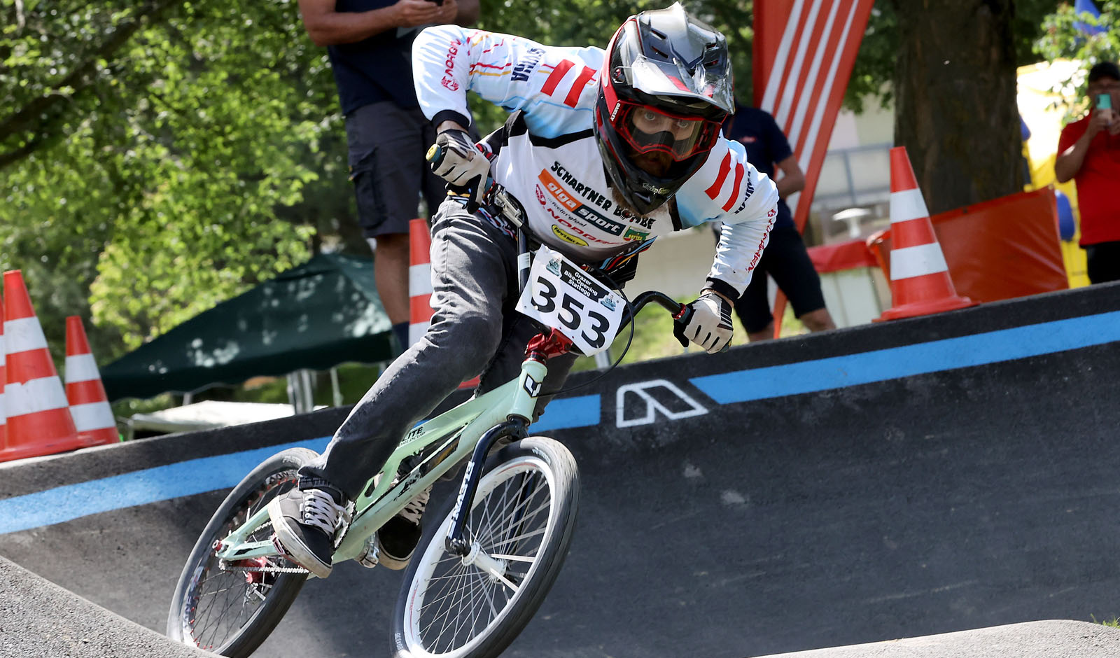 [article_img_Impression von den Pumptrack-Titelk&auml;mpfen 2023 in Stattegg (Credit: Gepa-Pictures/SportAustriaFinals/Cycling Austria)]