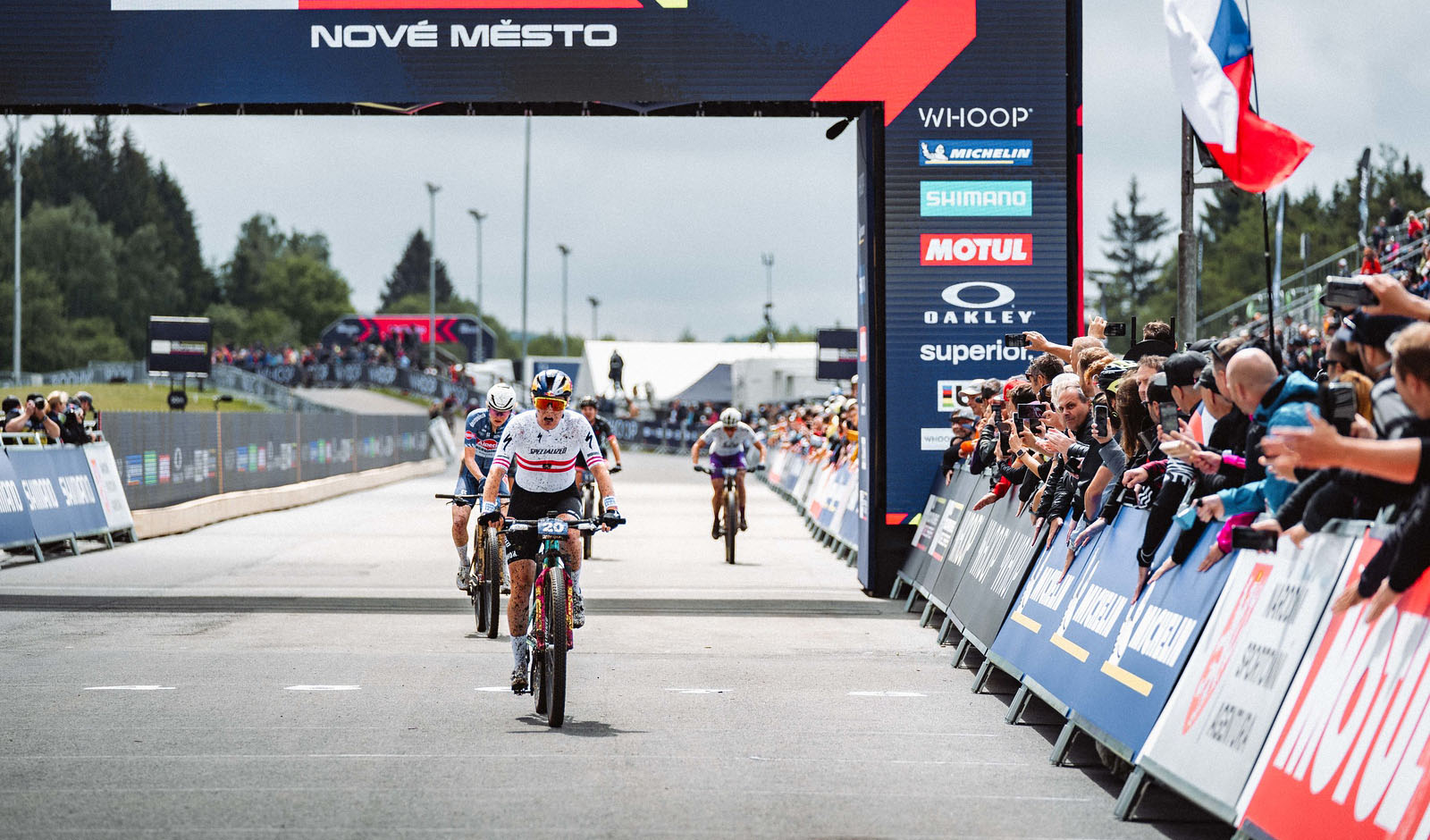 Laura Stigger beim Weltcup in Nove Mesto in der Tschechischen Republik (Foto: Monica Gasbichler/Cycling Austria)