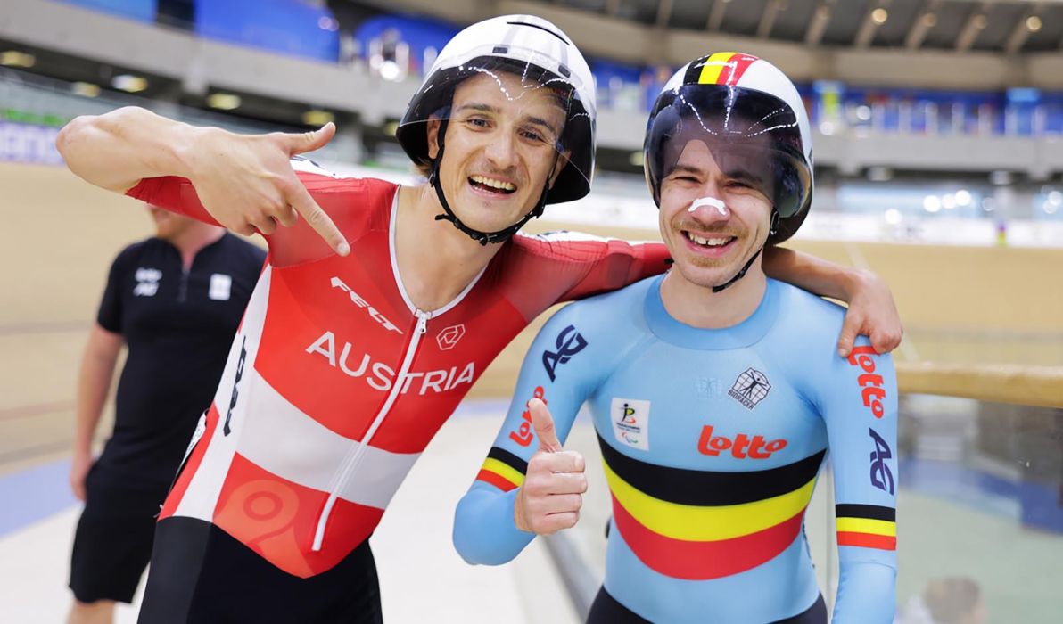 Franz-Josef L&auml;sser jubelt &uuml;ber seine dritte Medaille bei den Paracycling Bahn-Weltmeisterschaften 2025 in Rio de Janeiro an der Seite des Belgiers Niels Verschaeren (Foto: SWPix)