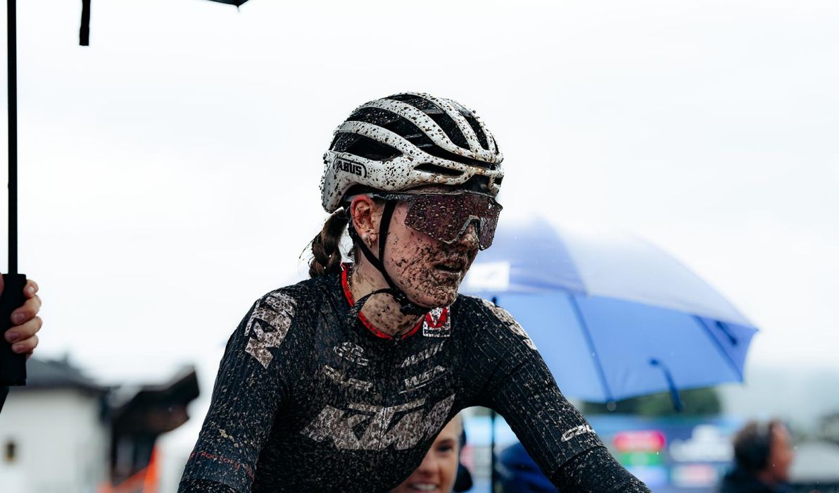 Katrin Embacher beim Weltcup in Saalfelden Leogang (Foto: Monica Gasbichler)