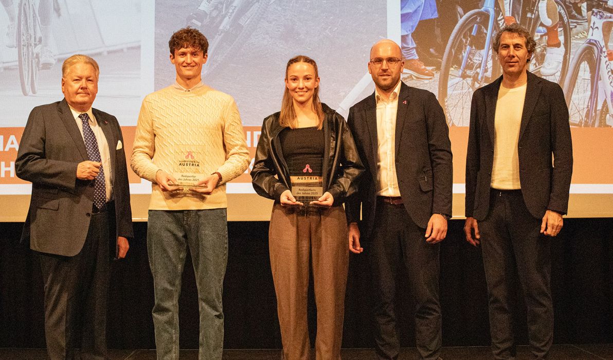 Präsident Harald J. Mayer, Felix Gall, Lorena Schneider, Generalsekretär Florian König, Sportdirektor Roland Pils - Foto: Peter Maurer