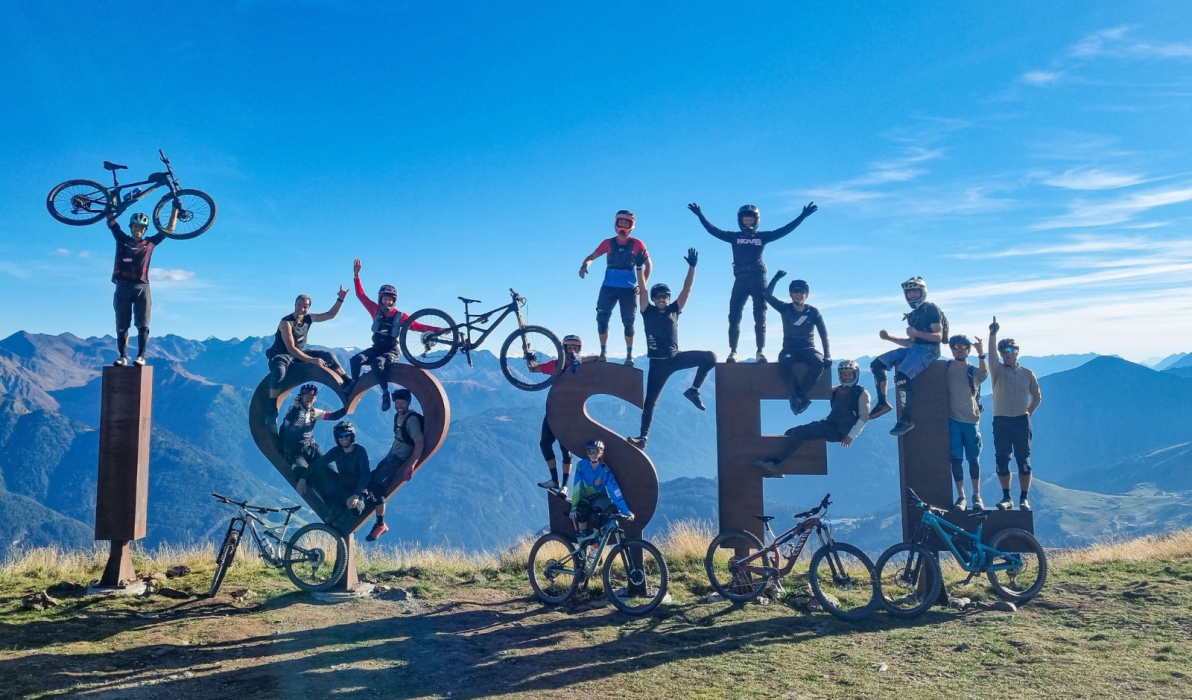Die Auszubildenden zum Lehrgang "Instruktor:in Mountainbike Fahrtechnik" in Fiss