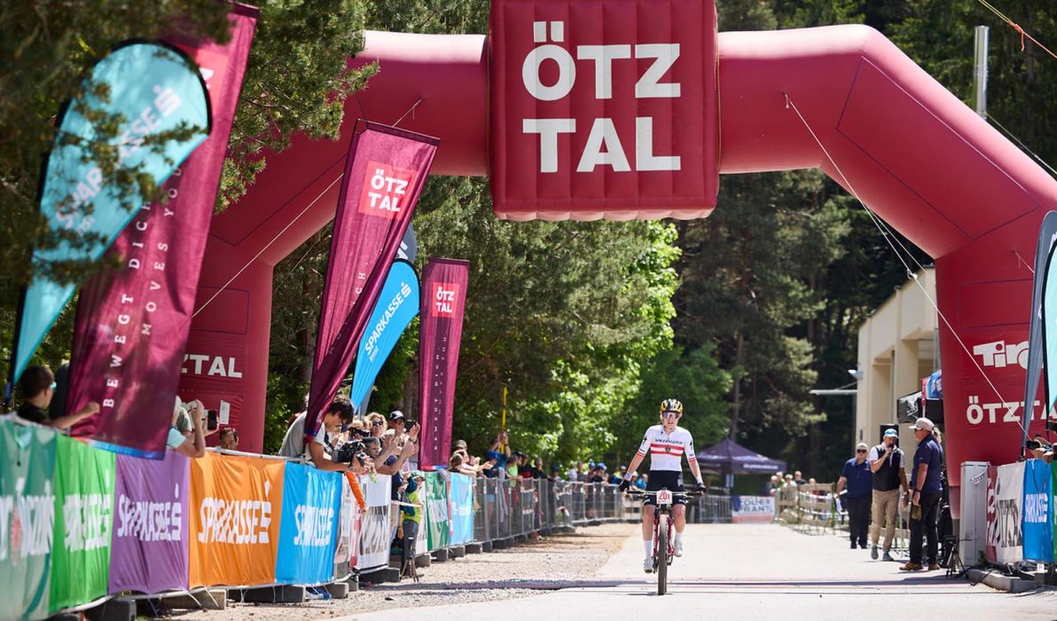 Laura Stigger gewinnt das Ötztaler Mountainbike Festival in Haiming (Foto: Chris Nösig)