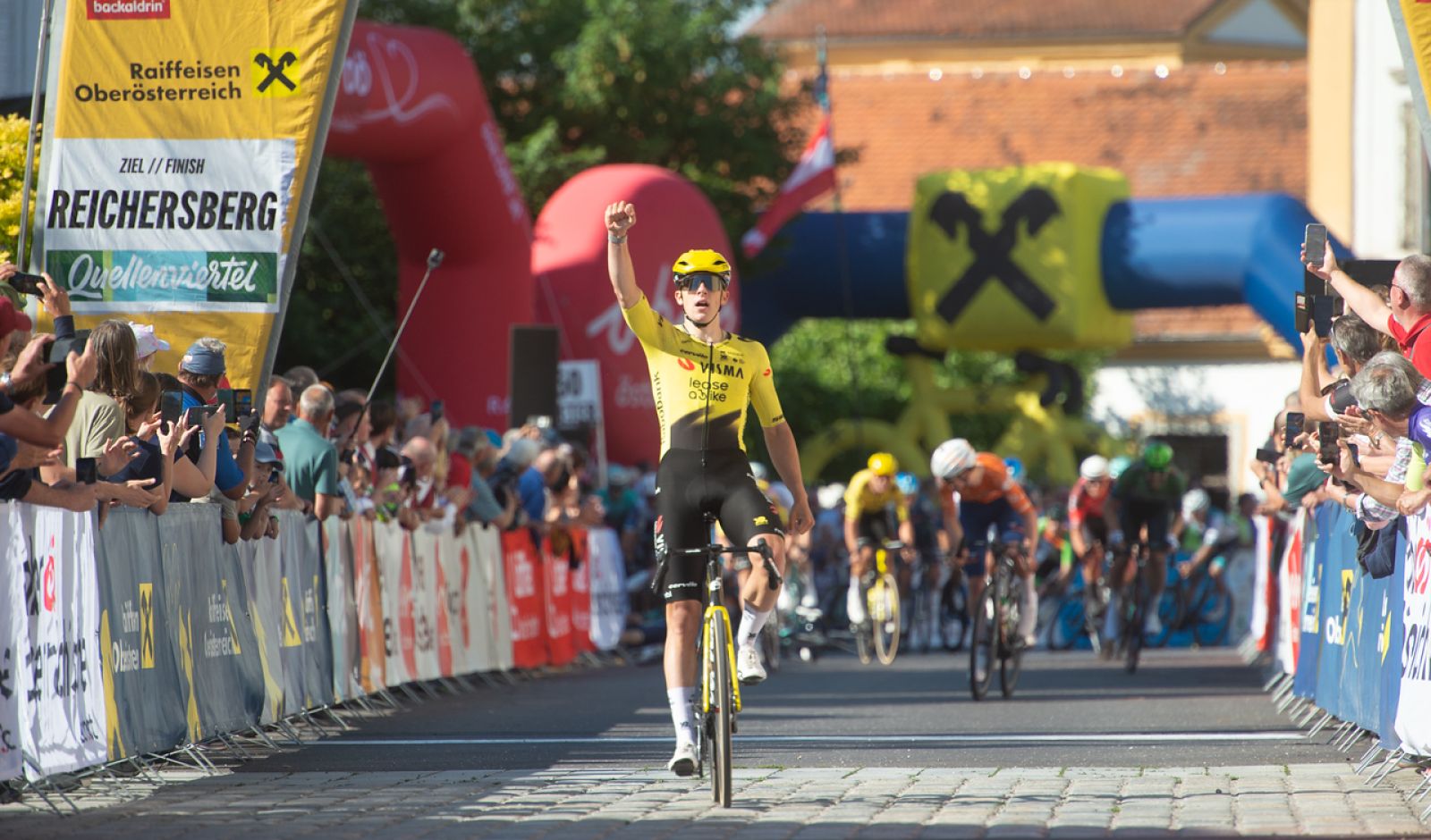 Der Brite Henry Hobbs gewinnt die 2. Etappe der O&Ouml;-Rundfahrt in Reichersberg (Foto: Peter Maurer)