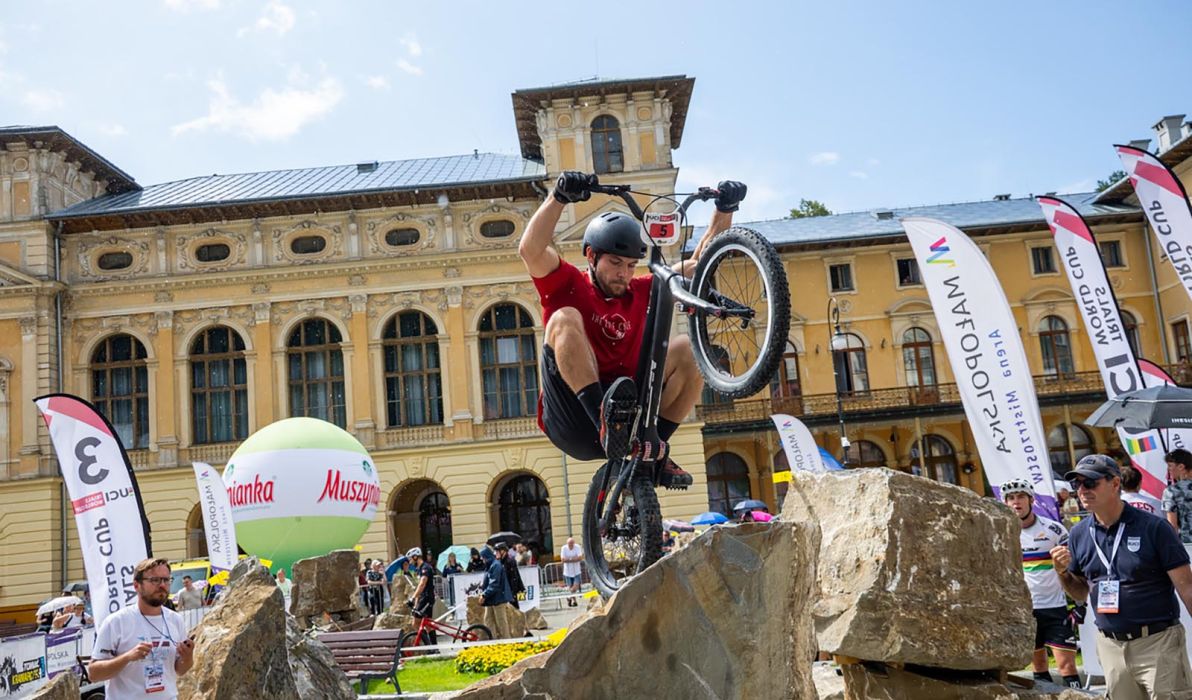 Thomas Pechhacker auf einem Hindernis beim Weltcup in Krynica in Polen im Trials (Foto: Zubiko)