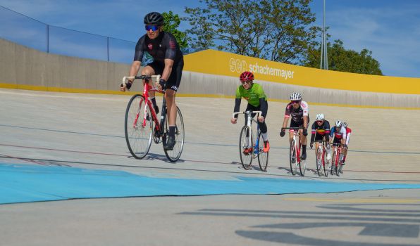 Unterwegs auf dem Bahnrad beim Instruktor:innen-Kurs von Cycling Austria in Linz