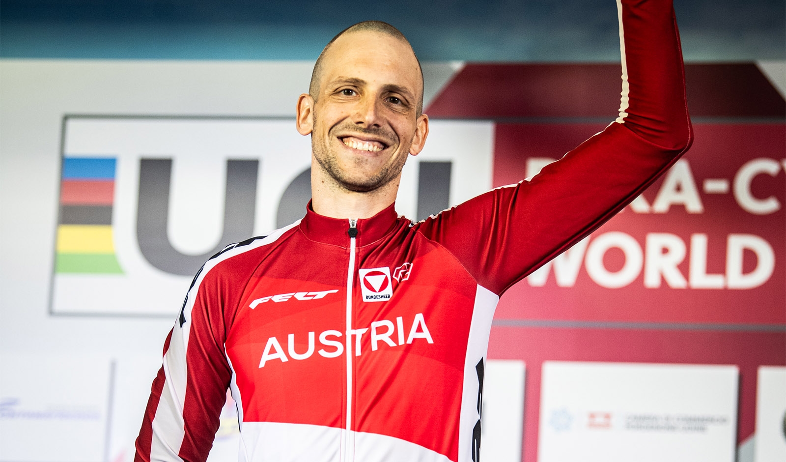 Wolfgang Steinbichler gewinnt das Zeitfahren der T2-Klasse beim Weltcup in Chiang Mai (Foto: Drew Kaplan)