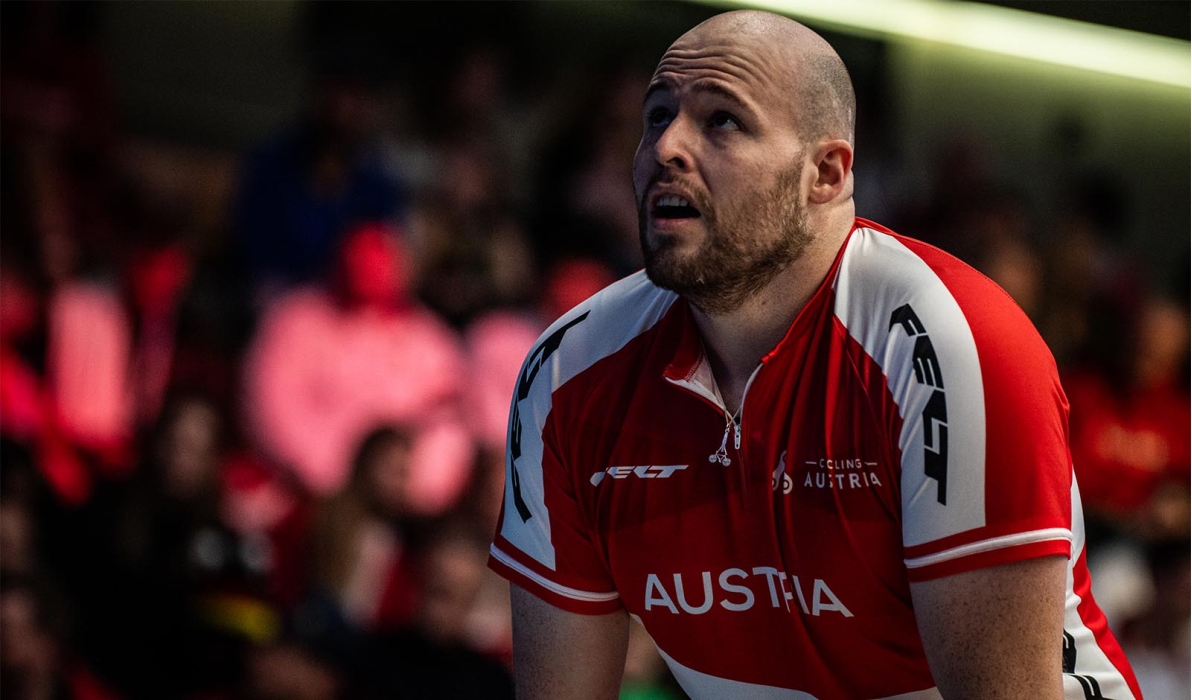 Marcel Schnetzer blickt auf die Videowall und wartet auf die finale Ausz&auml;hlung seiner Punkte (Foto: Drew Kaplan)