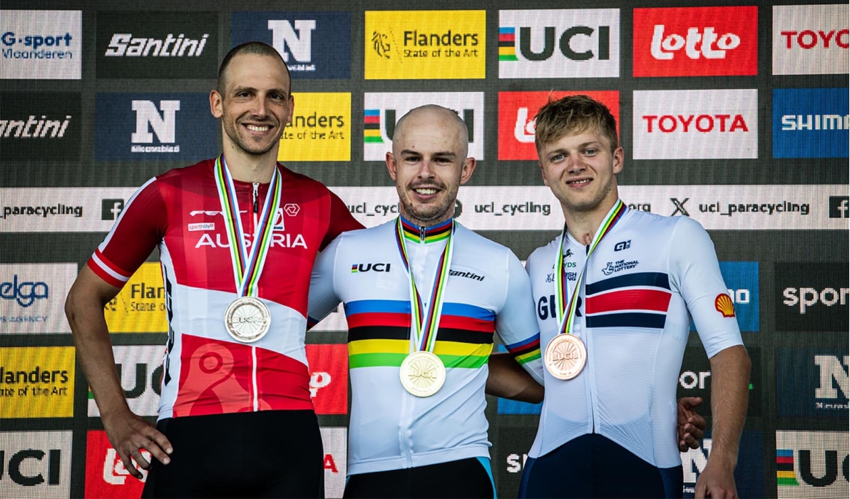 WM-Silber gibt es f&uuml;r Wolfgang Steinbichler (li.) im Stra&szlig;enrennen der T2-Athleten bei der WM in Ronse (Foto: Drew Kaplan)