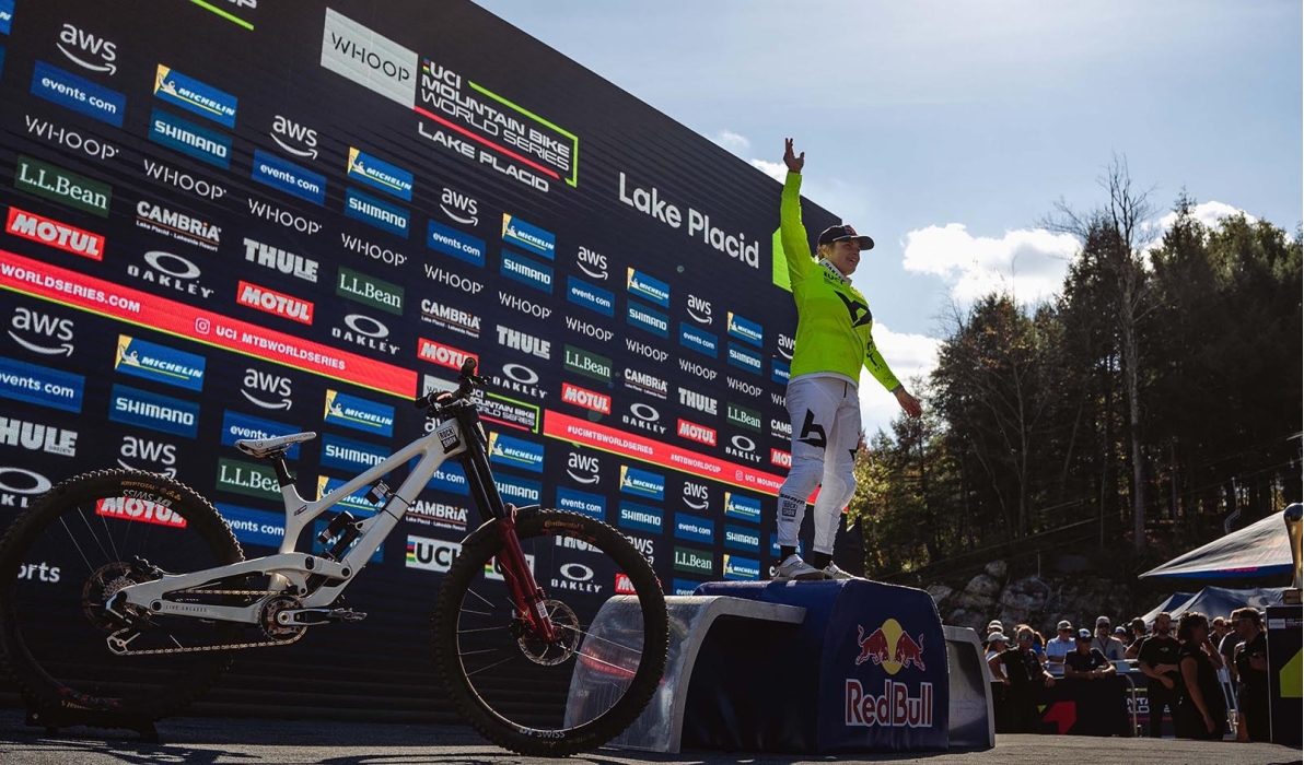 Zum vierten Mal gewinnt Valentina H&ouml;ll den Gesamtweltcup im Downhill (Foto: Monica Gasbichler)