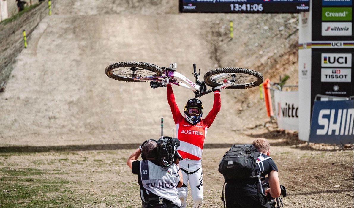 Vor einem Jahr holte Valentina H&ouml;ll ihren dritten WM-Titel in Andorra (Foto: Monica Gasbichler)